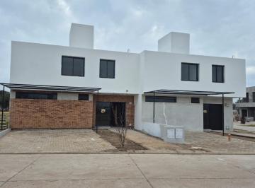 Casa · 150m² · 7 Ambientes · 2 Cocheras · Chacras Green Duplex Premium