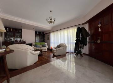 Casa · 255m² · 5 Ambientes · 3 Cocheras · Casa en Venta - 4 Dorm. 2 Baños - Cocheras - 265 m² - Mar del Plata