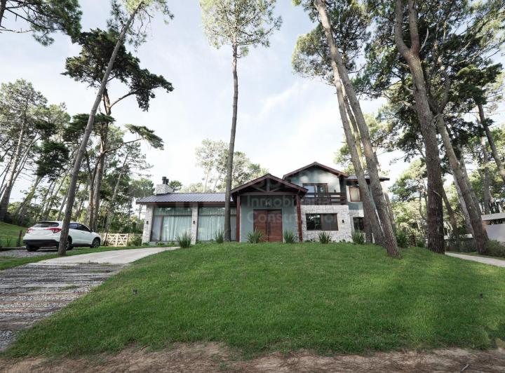 Casa · 344m² · 6 Dormitorios