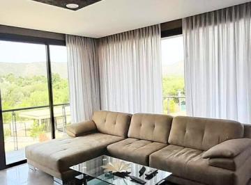 Casa · 261m² · 6 Ambientes · 1 Cochera · Residencia de Lujo en Altos de Carlos Paz
