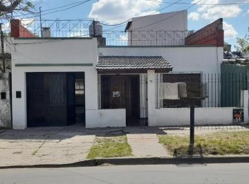 Casa · 110m² · 4 Ambientes · 1 Cochera · Casa en Venta - 3 Dorm. 1 Baño - Cochera - Patio con Parrilla - 252 m² - Glew