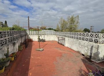 PH · 194m² · 4 Ambientes · 1 Cochera · PH, Lomas de Zamora, Av, Jardin, Terraza, Patio, Luminoso, Venta, Permuta
