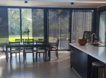 Casa · 320m² · 5 Ambientes · 5 Cocheras · Casa en Venta - 3 Dorm. 4 Baños - Cochera - 900 m² - Ituzaingó