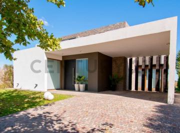 Casa · 250m² · 5 Ambientes · Casas en Venta en Haras del Sur