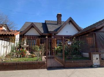 Casa · 140m² · 4 Ambientes · 1 Cochera · Casa en Venta - 2 Dorm. 1 Baño 1 Cochera - 438 m² - Libertad, Merlo