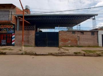 Bodega-Galpón · 222m² · ¡Oportunidad Unica! Amplio Galpon Sobre Av.