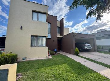 Casa · 207m² · 6 Ambientes · 2 Cocheras · Venta Casa Barrio Privado Luján de Cuyo Mendoza