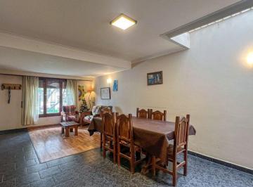Casa · 180m² · 5 Ambientes · 2 Cocheras · Venta Casa Cochera Jardin con Dto Permuta