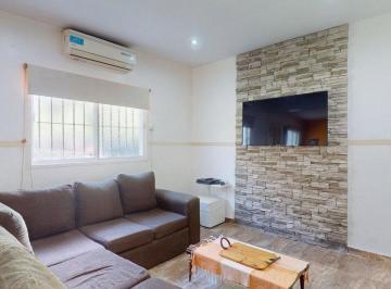 Casa · 130m² · 6 Ambientes · 3 Cocheras · Casa en Venta en La Plata 3 Dorm.