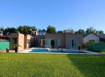 Casa · 210m² · 3 Ambientes · 1 Cochera · Venta Casa 2 Dorms Apto Credito Hipotecario