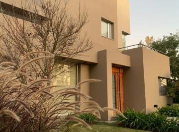 Casa · 258m² · 4 Ambientes · 1 Cochera · Casa en Venta - 3 Dorm. 2 Baños - Cochera - 930 m² - Costa Juncal, San Nicolás de Los Arroyos