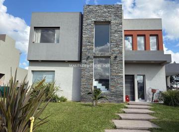 Casa · 215m² · 5 Ambientes · 2 Cocheras · Casa en Venta en Barrio Cruz del Sur Canning