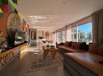 Casa · 400m² · 8 Ambientes · 2 Cocheras · Venta de Casa en Estancia Q2, Mendiolaza, Fondo Norte con Pileta