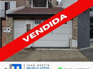 Casa · 76m² · 3 Ambientes · 1 Cochera · Casa en San Lorenzo Oeste 318