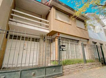 PH · 132m² · 5 Ambientes · 1 Cochera · Venta PH 5 Ambientes Al Frente con Jardín Guemes