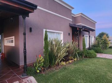 Casa de 3 ambientes, San Vicente · Casa en Alquiler en Fincas de San Vicente Sporting