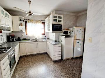 Casa · 409m² · 6 Ambientes · 4 Cocheras · Venta Casa 6 Amb, Pileta, Quincho, Cochera, V. Luro