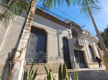 Casa · 253m² · 4 Dormitorios · Casa con Gran Terreno en Alvear 3800