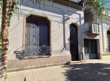 Casa · 253m² · 4 Dormitorios · Casa con Gran Terreno en Alvear 3800