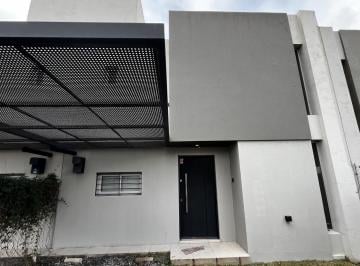 Casa · 88m² · 2 Ambientes · 1 Cochera · Dok Norte - Duplex de 2 Dorm. en Alquiler