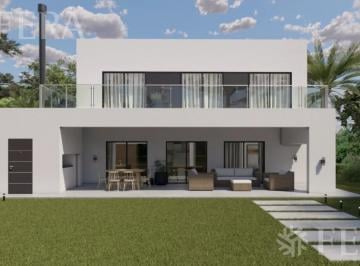 Casa · 181m² · 6 Ambientes · 1 Cochera · Venta de Casa en Construcción de 6 Ambientes con Piscina en Area 60