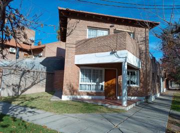 Casa · 5 Ambientes · 2 Cocheras · Casa en Alquiler en Barrio Miraflores de Carrodilla