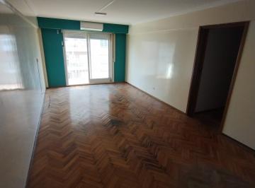 Departamento de 4 ambientes, Villa Urquiza · 4 Ambientes con Cochera Cubierta, Balcon, Muy Luminoso, Excelente Ubicacion