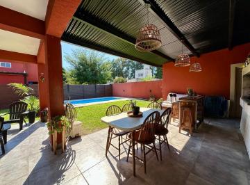 Casa · 115m² · 4 Ambientes · 4 Cocheras · Casa en Venta en Barrio Las Cardas, Loma Verde ID 5727