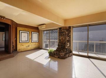 Departamento · 105m² · 4 Ambientes · 1 Cochera · Alquiler Piso en Parque Chacabuco Balcon y Cochera