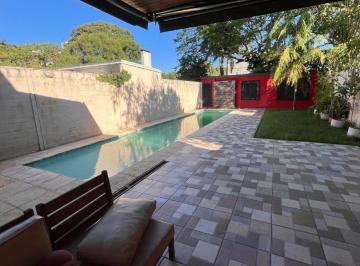 Casa · 220m² · 5 Ambientes · 2 Cocheras · Alquilo Casa Amoblada - B° Laurel