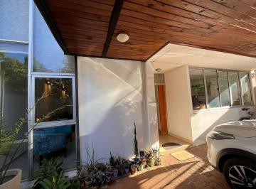 Casa · 220m² · 5 Ambientes · 2 Cocheras · Alquilo Casa Amoblada - B° Laurel