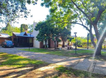 Casa · 900m² · 5 Ambientes · 2 Cocheras · Venta Casa Funes
