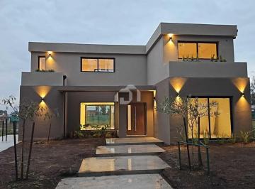 Casa · 181m² · 6 Ambientes · 2 Cocheras · Casa en Venta en Santa Sofía, Pilar del Este, Pilar