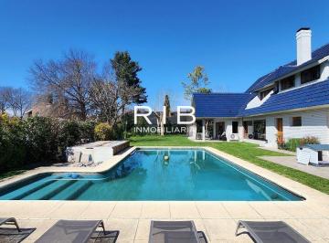 Casa de 6 ambientes, Pilar · Importante y Luminosa Propiedad en Muy Buena Ubicación