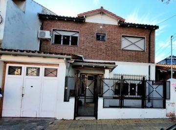 Casa de 5 ambientes, San Isidro · Casa en Venta de 377 m² en Hermoso Barrio de San Isidro, Oportunidad!