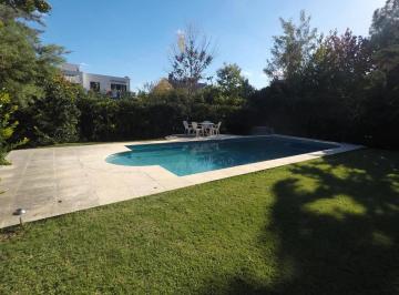 Casa · 200m² · 7 Ambientes · 2 Cocheras · Casa en Venta en Campo Grande