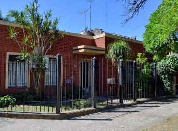 Casa · 265m² · 3 Ambientes · 1 Cochera · Casa + Depto Independientes Tipo Multifamiliar Llavallol
