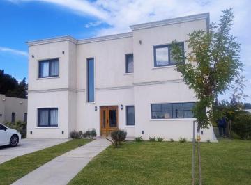 Casa · 250m² · 6 Ambientes · 3 Cocheras · Casa en Country San Felipe
