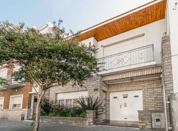 Casa · 270m² · 5 Ambientes · 2 Cocheras · Casa en Venta 5 Ambientes en Chauvin