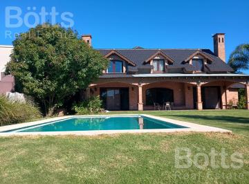 Casa · 240m² · 7 Ambientes · 3 Cocheras · Casa en Venta en Santa Clara, Benavides