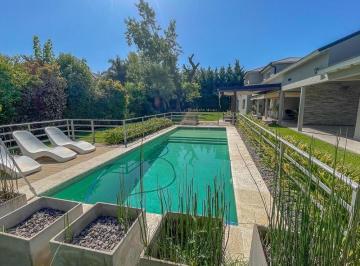Casa · 314m² · 5 Ambientes · 2 Cocheras · Casa en Venta en Septiembre, Escobar, G. B. a. Zona Norte