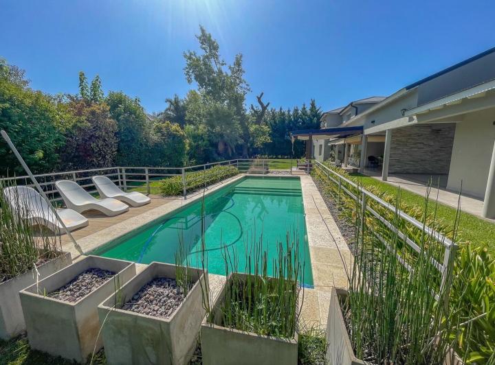 Casa · 314m² · 5 Ambientes · 2 Cocheras