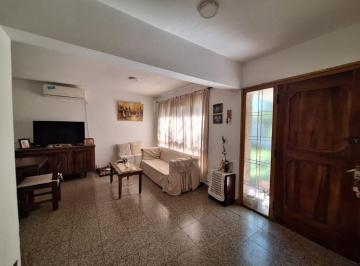 Casa · 119m² · 4 Ambientes · 1 Cochera · Venta Casa Marques Sobremonte 3 Dorm Patio Cochera