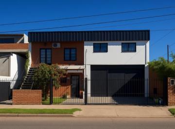 Casa de 5 ambientes, Hurlingham · Apta Credito Casa + Departamento + Galpón Venta Villa Tesei