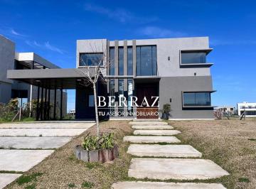 Casa · 420m² · 7 Ambientes · 2 Cocheras · Casa Venta 5 Dorm. Barrio Costas Lote de 873 m² Puertos Escobar