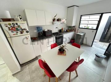 PH · 55m² · 2 Dormitorios · PH de 2 Dorm. Reciclado a Nuevo en Venta en La Plata