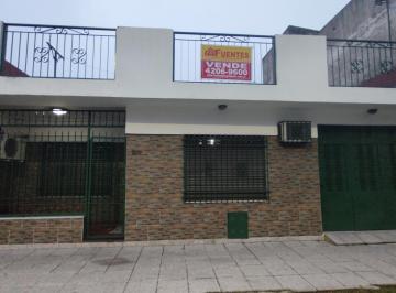 Casa de 4 ambientes, Avellaneda · Casa de 4 Ambientes con Cochera, Quincho y Terraza. Apta Crédito