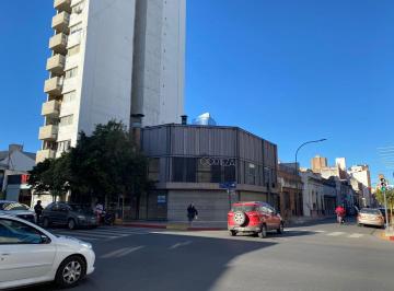 Local comercial de 3 ambientes, Córdoba · Local Comercial de 3 Pisos en Esquina con Buena Ubicación