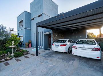 Casa · 214m² · 6 Ambientes · 2 Cocheras · Venta - Casa - 4 Dorm. - Acequias del Aire, Roldán