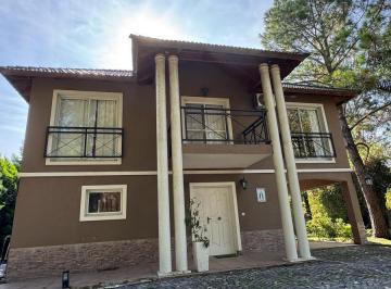 Casa · 400m² · 4 Ambientes · 1 Cochera · Casa en Alquiler en El Lauquen